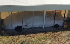 Xe chuyên dụng chở siêu xe giới hạn McLaren 765LT mới tinh tông trúng xe máy ở Campuchia
