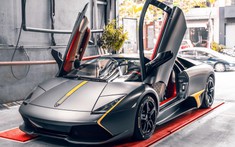 "Bò già" Lamborghini Murcielago khoác áo đen nhám với điểm nhấn đèn pha sắc cạnh như Reventon