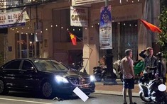 Đà Nẵng: Nghi vấn thanh niên chạy xe máy ngược chiều tông vào Mercedes-Benz S-Class "độ" Maybach
