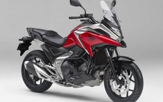 Honda ra mắt NC750X 2021 với hai phiên bản là bản thường và bản hộp số ly hợp kép