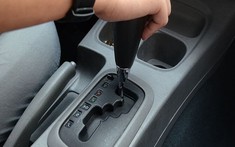 Xe AT và MT là gì? Nên chọn xe AT hay MT?