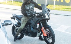 Vừa ra mắt được 2 tháng, KTM 890 Adventure đã có phiên bản nâng cấp