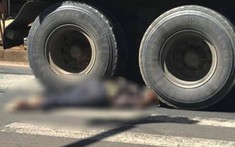 Video: Xe đầu kéo tông xe máy chạy phía trước khiến 2 người thương vong tại Đắk Nông