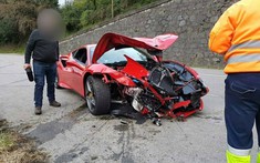 Tay đua đường trường được mệnh danh "quả tên lửa" bị tai nạn khi lái siêu xe Ferrari F8 Tributo