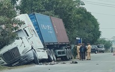 Hải Dương: Va chạm với xe container, xe máy bốc cháy, người điều khiển tử vong