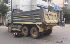 Video: Cả xe máy lẫn xe ben đều cố vượt đèn tại ngã tư của Nha Trang và cái kết