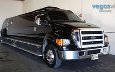 Ford F-650 Batman Limousine - Chiếc xe sang chảnh dành cho những "Người Dơi thích tiệc tùng"