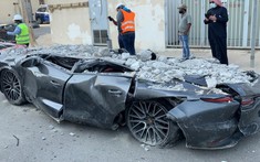 Video: Sập bãi đỗ xe, hàng loạt xe của Porsche, Lexus và BMW bị đè bẹp dúm