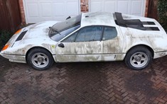 Theo dõi chiếc Ferrari BB 512i 1983 hiếm có được "tắm rửa" lần đầu trong 12 năm