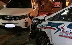 Thái Nguyên: Xe taxi gãy trục bánh trước sau va chạm với Kia Sorento và xe máy