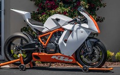 KTM đang phát triển mô tô thể thao với động cơ 890 có kiểu dáng tuyệt đẹp?