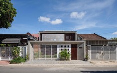 Dòng thời gian tuôn chảy trong ngôi nhà phố dài 56m ở Kon Tum