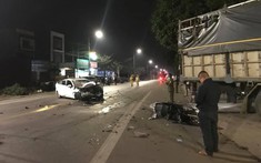 Thái Nguyên: Xe tải lao vào cổng nhà dân sau va chạm với ô tô con và xe máy, 4 người bị thương