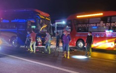 Đắk Nông: Hai xe khách đối đầu nhau khiến Quốc lộ 14 kẹt xe nghiêm trọng, hành khách la hét dữ dội