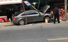 Nam Định: Daewoo Lacetti lao vào tạp hoá bên đường vào sáng mùng 2 Tết
