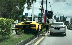 Video: Tài xế lao siêu xe Lamborghini Aventador S hơn 20 tỷ đồng lên dải phân cách giữa đường