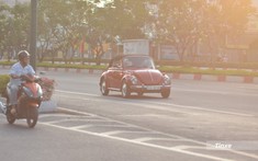 Đường phố Sài Gòn thưa thớt xe cộ trong mùng 1 Tết Nguyên đán
