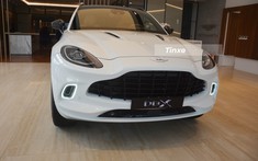 Aston Martin DBX lần đầu ra mắt tại Việt Nam với giá 16,69 tỷ đồng, cạnh tranh cùng Bentley Bentayga V8