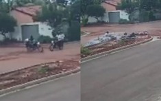Video quay lại cảnh 2 xe máy tông nhau ở ngã tư khiến người xem "nổi hết da gà"