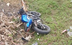 Hòa Bình: Xe côn tay Suzuki GSX-R150 thử độ "cứng" với bán tải Ford Ranger và cái kết