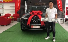 Trung vệ Bùi Tiến Dũng tậu VinFast LUX SA2.0, "bốc" luôn được biển đẹp