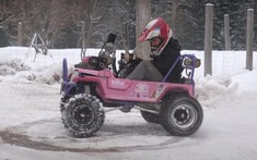 Chiếc xe Barbie Jeep độ bộ siêu nạp biết drfit điệu nghệ chẳng kém xe thể thao thực thụ