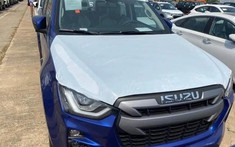 Sát Tết Nguyên Đán, Isuzu D-Max 2021 bất ngờ cập cảng Việt