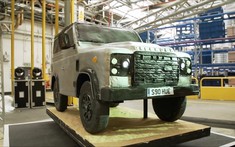 Chiếc "bánh" Land Rover Defender này đủ lớn cho 2.000 người ăn