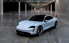 Porsche Taycan Turbo S phá kỷ lục tốc độ nhanh nhất trong nhà với tốc độ 165,2 km/h