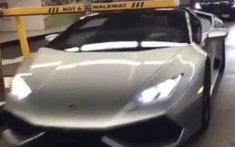 Video này cho thấy siêu xe mui trần của Lamborghini chui barrier tốt hơn xe của McLaren