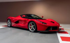 Chia tay đội Ferrari, tay đua F1 từng 4 lần vô địch thế giới rao bán luôn 5 chiếc siêu xe của thương hiệu Ý