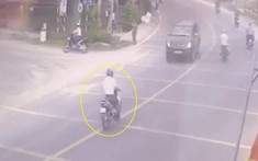 Video: Chạy về nhà báo tin bố bị tai nạn, người đàn ông đối đầu xe bán tải, tử vong tại An Giang