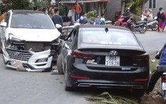 Video quay khoảnh khắc 2 chiếc ô tô Hyundai va chạm trực diện tại Hà Giang