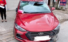 Nghệ An: Hyundai Elantra Sport tông dải phân cách và lật ngửa vào ngày đầu tiên của năm Tân Sửu
