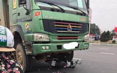 Thanh Hóa: Xe "hổ vồ" cuốn xe máy vào gầm, 2 người phụ nữ tử vong