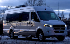 Advanced RV KISS - Mẫu xe van cắm trại đơn giản mà tiện nghi, không gian lưu trữ cực rộng