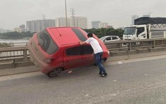 Tông dải phân cách trên cầu Thanh Trì, Hyundai i20 hư hỏng nặng đầu xe