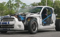 Chiếc Ford Mustang Shelby GT500 "trơ xương" này thực tế là xe go-kart chuyên đua drag