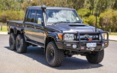 Chiếc bán tải Toyota Land Cruiser GLX 6x6 này là một quái vật off-road với giá rao bán 3,39 tỷ đồng