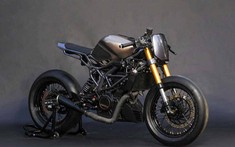 Sở hữu Naked bike KTM 390 nhưng lại yêu thích Flat Track Racer, đây là bản độ bạn cần phải "soi"