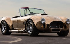 Ngắm chiếc Shelby Cobra 1965 "bản sao" có thân vỏ làm thủ công hoàn toàn bằng đồng