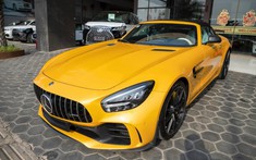 Siêu xe giới hạn Mercedes-AMG GT R mui trần đầu tiên về Campuchia