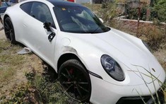 Porsche 911 Carrera S gặp nạn ở Malaysia nhưng dân mạng lại "soi" ra 1 chi tiết thú vị