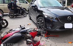 Hải Phòng: Xe máy hư hỏng nặng sau khi tông trúng Mazda CX5 trên đường