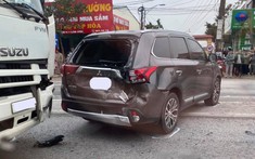 Thanh Hoá: Xe tải tông đuôi xe Mitsubishi Outlander khiến QL1A ùn tắc giao thông