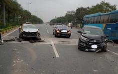 Hà Nội: Tai nạn liên hoàn giữa Mercedes-Benz S-Class với taxi và Honda CR-V khiến 3 ô tô hỏng nặng