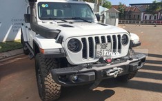Xe bán tải Jeep Gladiator Rubicon 2020 siêu chất của Đặng Lê Nguyên Vũ được độ "hết bài"