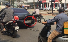 Bình Thạnh: Xe máy tông vỡ cản va sau của xe siêu sang Bentley, người điều khiển bị thương nhẹ