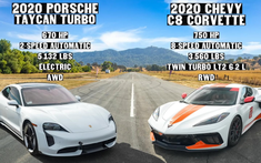 Porsche Taycan Turbo đua drag kịch tính với Chevrolet C8 Corvette nhanh nhất thế giới