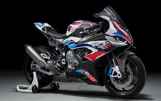 Siêu mô tô BMW M1000RR chính thức ra mắt với giá 1,335 tỷ đồng